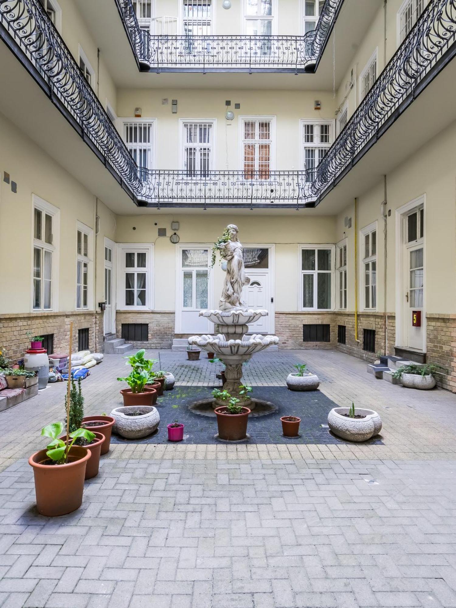 Cozy 2 Bedroom 2 Bathroom Apartment In The City Centre Budapest Ngoại thất bức ảnh
